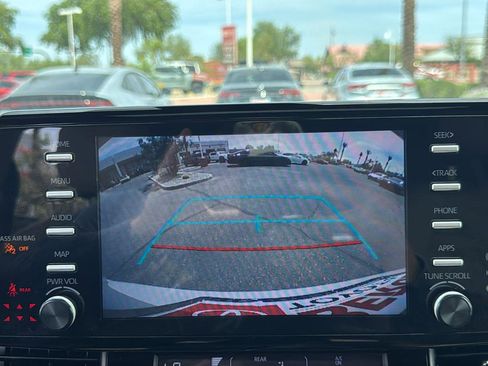 Used 2022 Toyota Sienna XLE FWD image 22