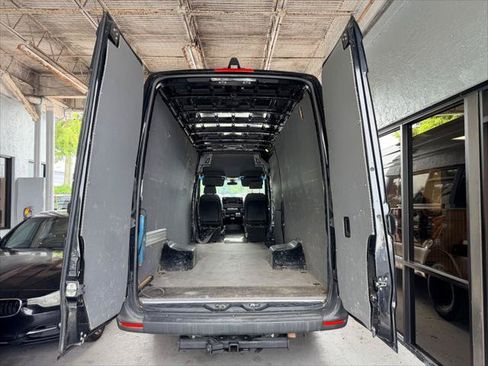 Used 2022 Mercedes-Benz Sprinter 3500 image 18