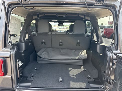 New 2025 Jeep Wrangler Unlimited Rubicon image 5