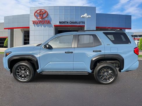 Used 2025 Toyota 4Runner SR5 AWD/4WD image 6