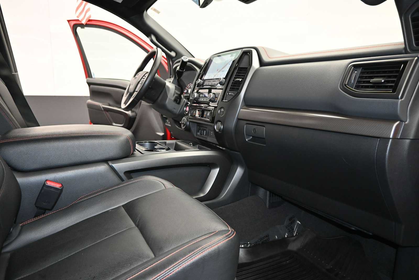 Used 2024 Nissan Titan PRO-4X w/ Pro-4x Convenience Package AWD/4WD image 24