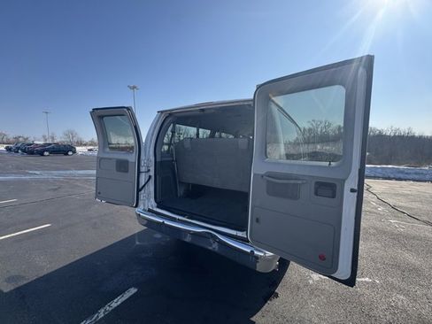 Used 2011 Ford E-350 and Econoline 350 XLT image 17