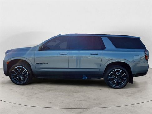 Used 2023 Chevrolet Suburban RST image 2