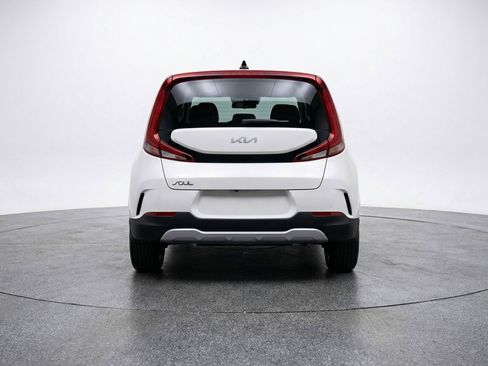 Used 2025 Kia Soul LX w/ LX Technology Package FWD image 7