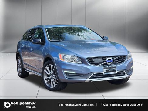 Used 2018 Volvo V60 T5 Cross Country w/ Convenience Package AWD/4WD image 1