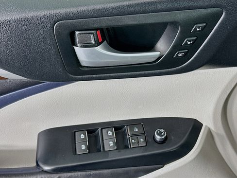 Used 2016 Toyota Highlander Limited image 15