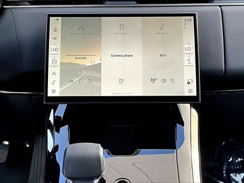 Used 2025 Land Rover Range Rover Sport SE image 31