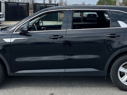 Used 2023 Kia Sorento LX image 5