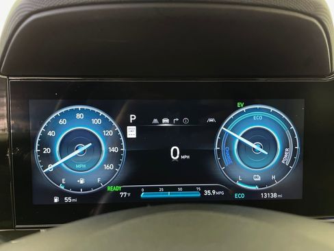 Used 2025 Hyundai Elantra Limited FWD image 20
