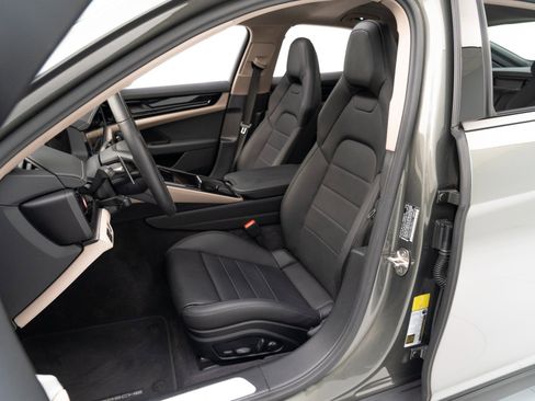 Used 2025 Porsche Panamera 4 image 5