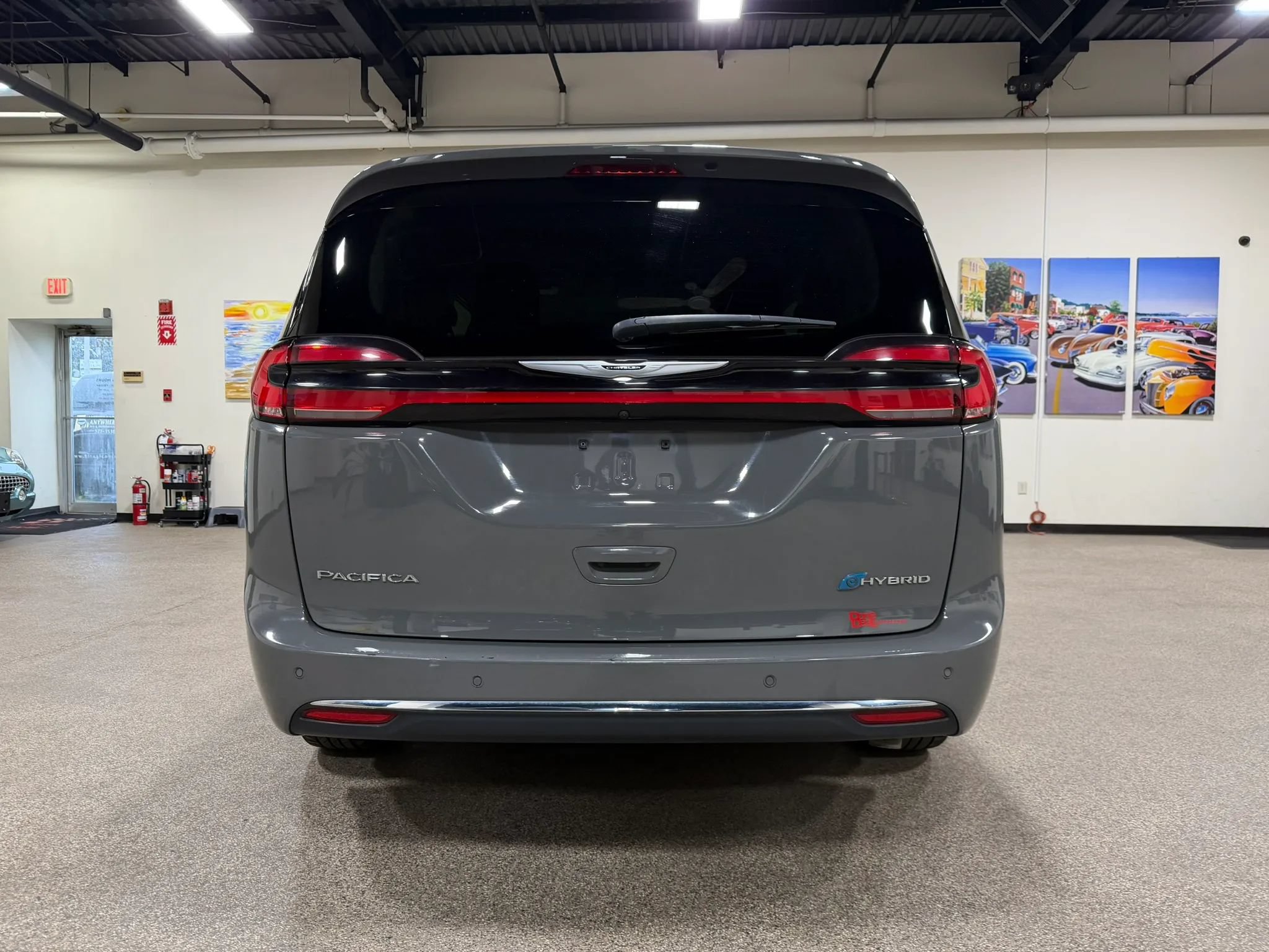 Used 2023 Chrysler Pacifica Touring-L FWD image 6