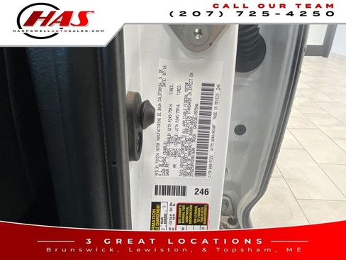 Used 2016 Toyota Tacoma SR5 w/ SR5 Appearance Package (SN) image 17