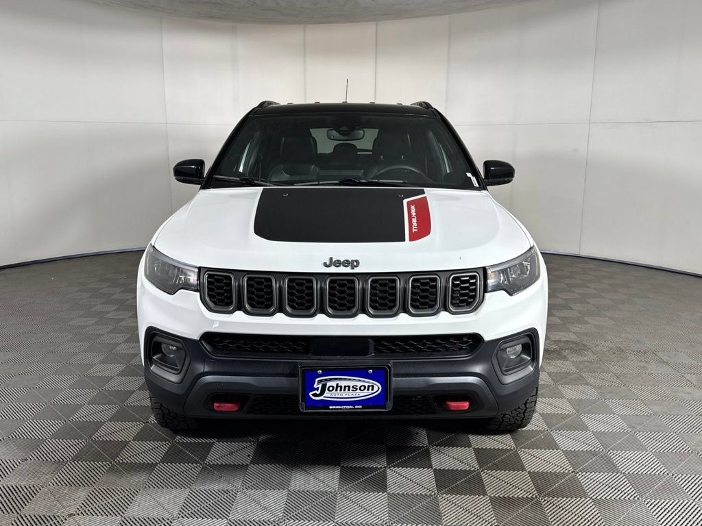 Certified 2025 Jeep Compass Trailhawk AWD/4WD image 3