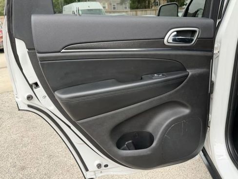 Used 2018 Jeep Grand Cherokee Limited image 17