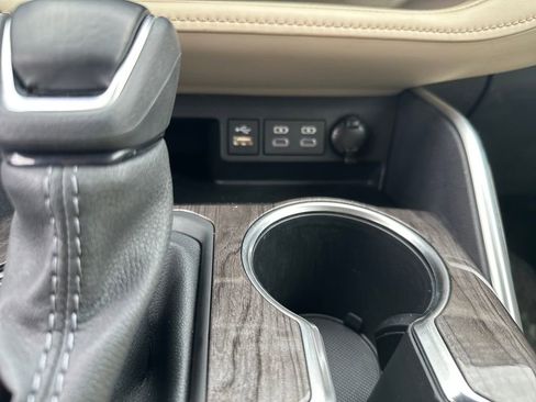 Certified 2025 Toyota Highlander Limited image 22
