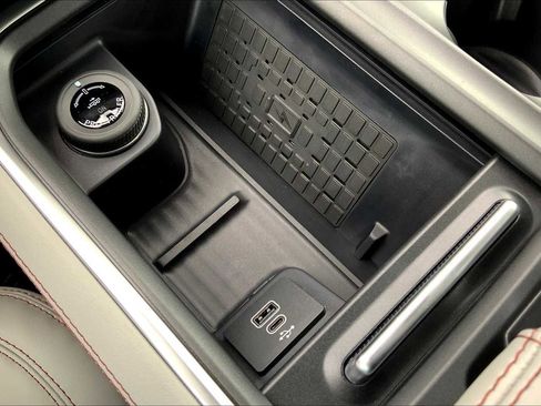 New 2025 Ford Expedition Active image 16