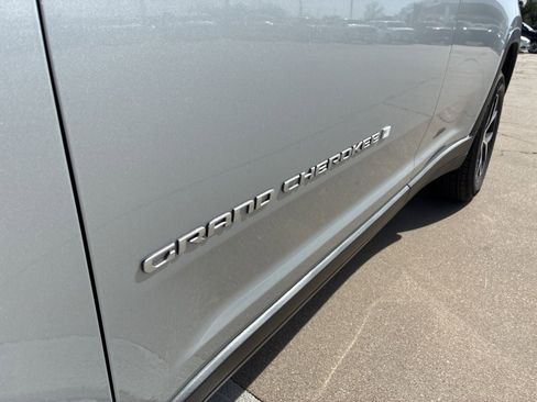 New 2025 Jeep Grand Cherokee L Limited image 15
