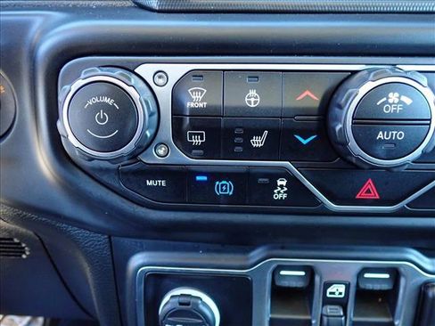 Used 2022 Jeep Wrangler Unlimited Sahara w/ Cold Weather Group AWD/4WD image 18