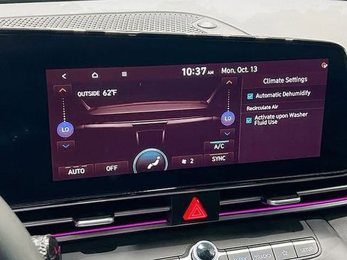 Used 2024 Hyundai Elantra SEL image 34