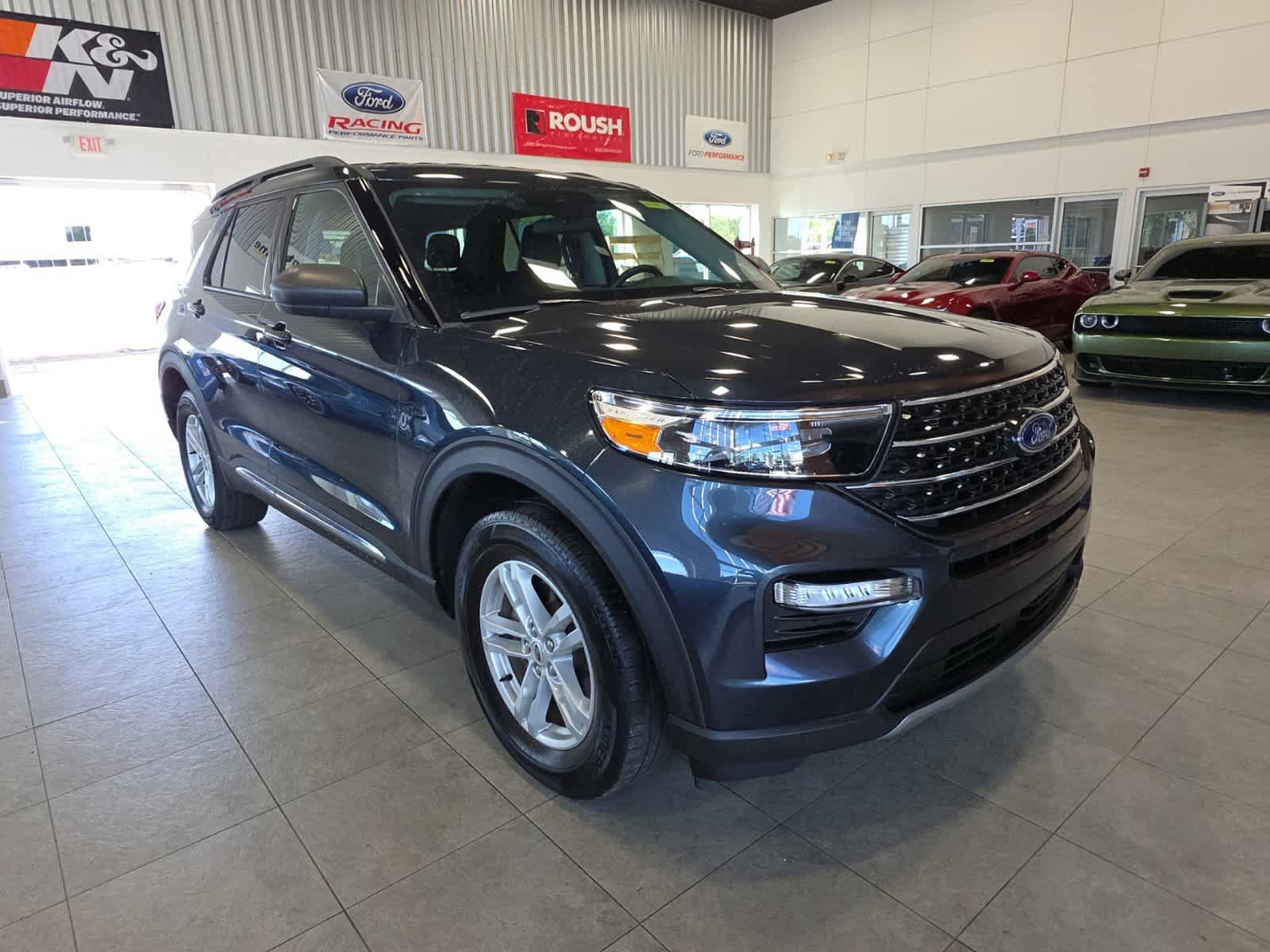 Used 2023 Ford Explorer XLT w/ Equipment Group 202A AWD/4WD image 3