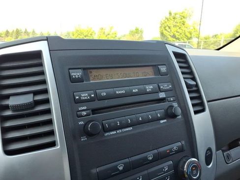 Used 2012 Nissan Frontier SV w/ SV Premium Utility Pkg AWD/4WD image 18