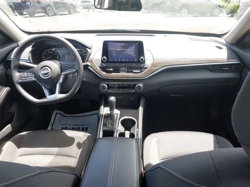 Used 2024 Nissan Altima 2.5 SV FWD image 15