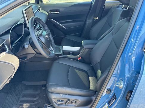 Used 2026 Toyota Corolla Cross XLE w/ Black Badges Package (TMS) image 9