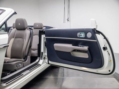 Used 2020 Rolls-Royce Dawn RWD image 38