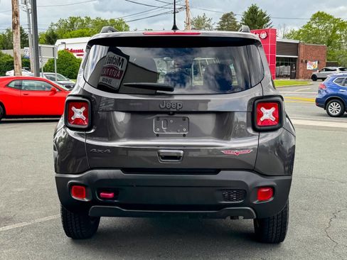 Used 2019 Jeep Renegade Trailhawk w/ UConnect 8.4 Nav Group AWD/4WD image 5
