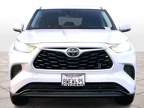 Used 2021 Toyota Highlander L image 3