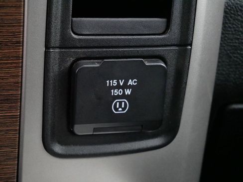 Used 2017 RAM 1500 Laramie w/ Convenience Group image 40