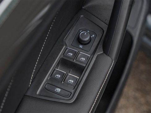 New 2024 Volkswagen Tiguan SE R-Line image 20