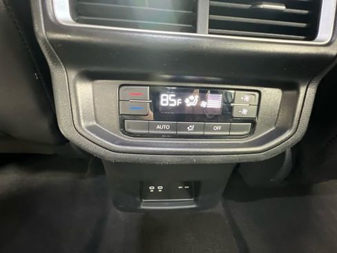 Used 2025 Volkswagen Atlas SE AWD/4WD image 30