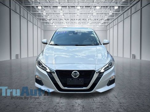 Used 2021 Nissan Altima 2.5 SV w/ SV Premium Package AWD/4WD image 2