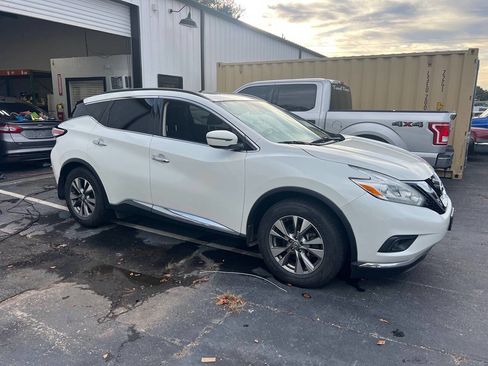 Used 2016 Nissan Murano SV w/ Premium Package image 3