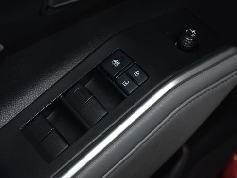 Used 2021 Toyota Highlander XLE image 5