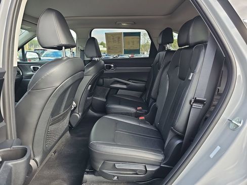 Used 2024 Kia Sorento EX w/ Panoramic Sunroof Package image 19