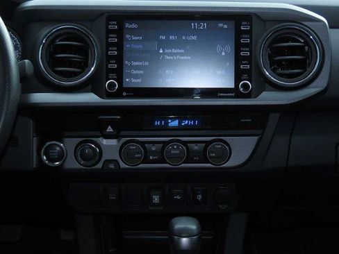 Used 2022 Toyota Tacoma TRD Off-Road image 32