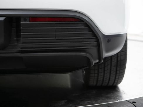 New 2026 Porsche Macan Electric RWD image 20