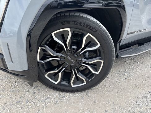 Used 2024 GMC Sierra EV Denali image 13