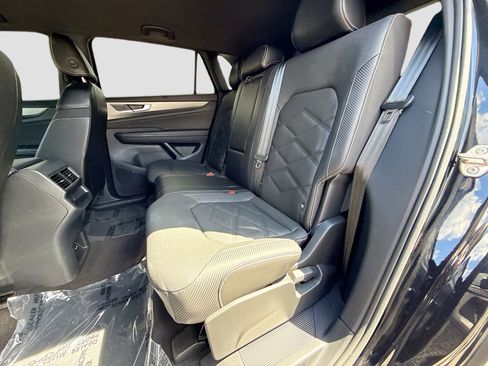 Used 2024 Volkswagen Atlas Cross Sport SE AWD/4WD image 21