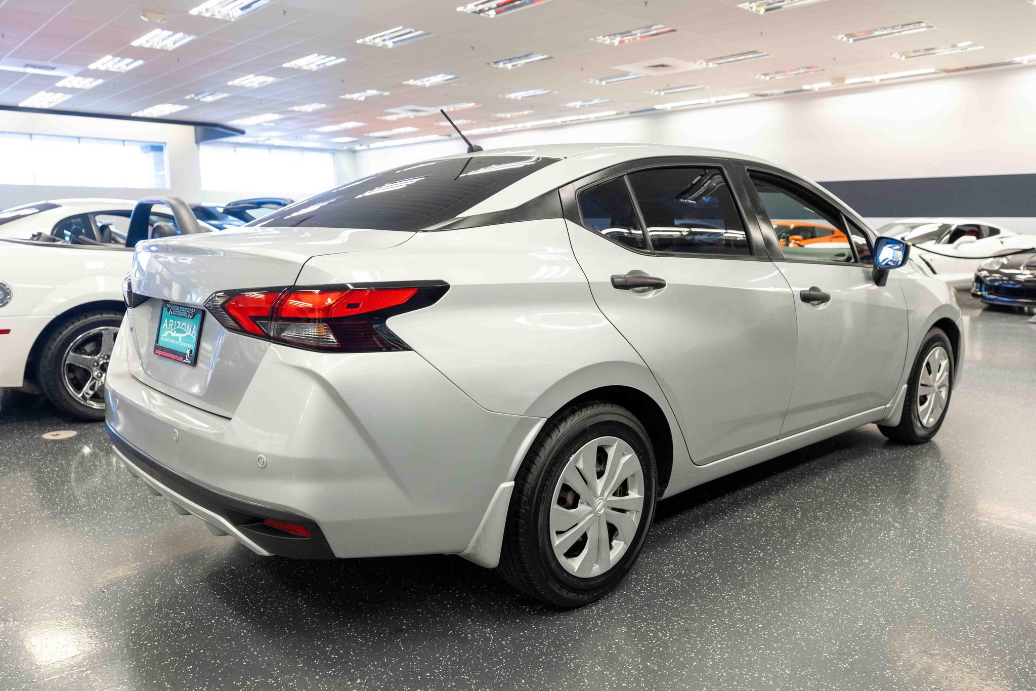 Used 2021 Nissan Versa S FWD image 4