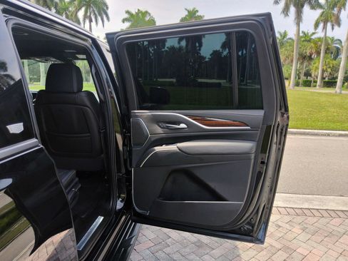 Used 2023 Cadillac Escalade ESV Luxury AWD/4WD image 35
