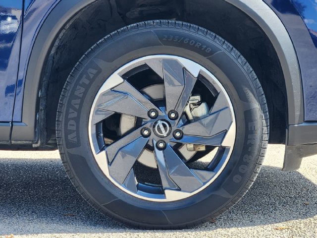 Used 2024 Nissan Rogue SV AWD/4WD image 11