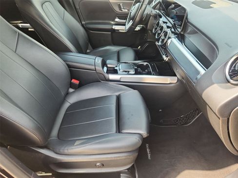 Used 2020 Mercedes-Benz GLB 250 w/ Premium Package image 26