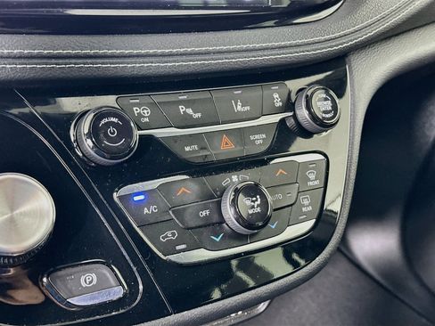 Used 2021 Chrysler Pacifica Touring-L w/ S Appearance Package FWD image 23