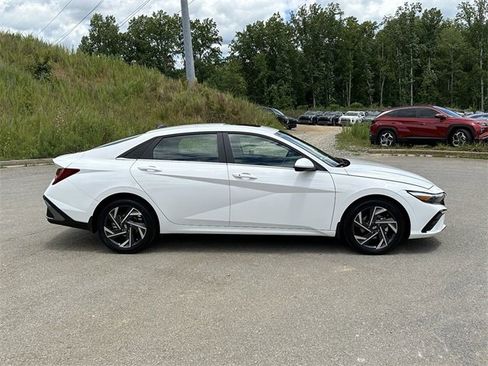 Used 2024 Hyundai Elantra SEL w/ Convenience Package image 7