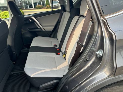 Used 2018 Toyota RAV4 XLE AWD/4WD image 15