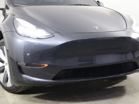 Used 2024 Tesla Model Y Long Range RWD image 42