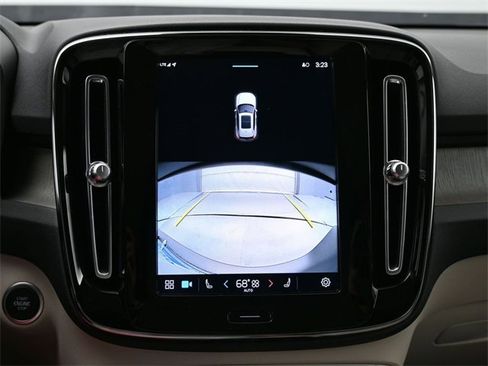 Used 2023 Volvo XC40 B5 Plus image 20